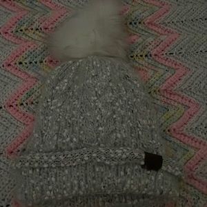 C.C. Beanies, Color grey/white